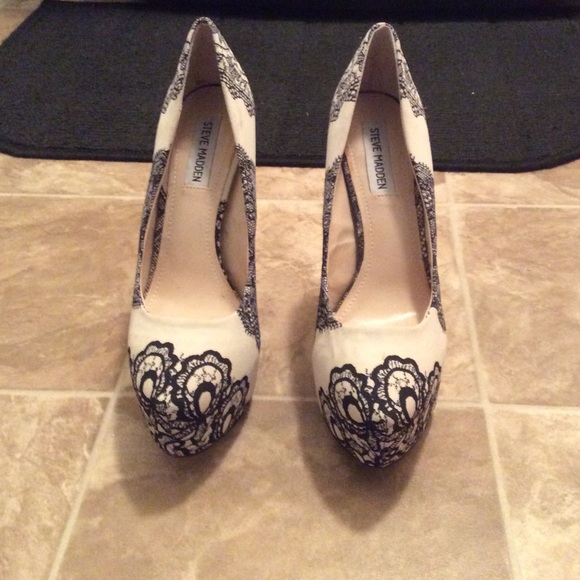 Printed Dejavu Steve Madden Platform Heels - Picture 2 of 6